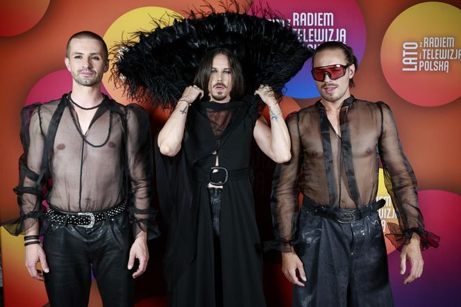 Michał Szpak tak się przejął na scenie, że zgubił mikrofon! Na szczęście nie był sam