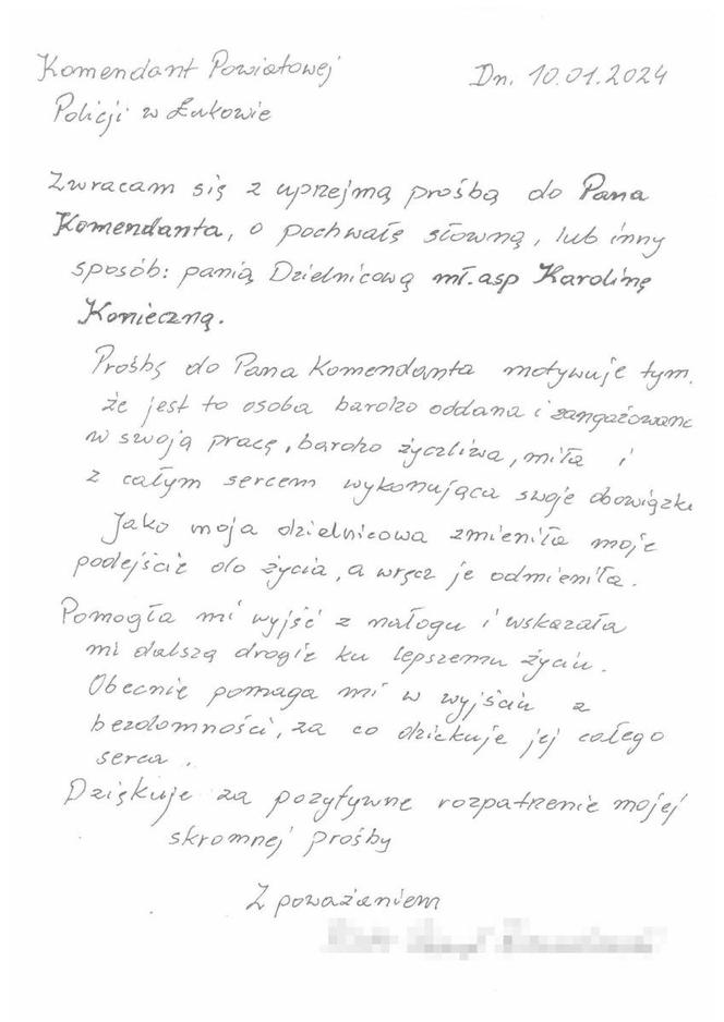 Pan Piotr zaczął nowe życie. Policjantka wyciągnęła go ze stodoły. "Pierwszy człowiek, który poważnie mnie potraktował"