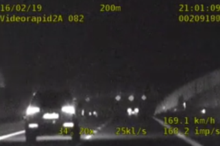 Kompletnie pijany kierowca na S8. Na liczniku 176 km/h. W organizmie 2 promile alkoholu [WIDEO]