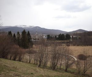 Ustrzyki Górne - tę wieś na Podkarpaciu odziedziczyła bezdzietna wdowa. W XVII wieku miejscowość zdziesiątkowało „morowe powietrze”