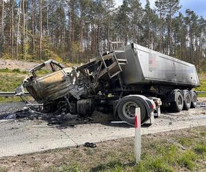 Zderzenie dwóch ciężarówek na S5 pod Bydgoszczą! Jedna stanęła w płomieniach