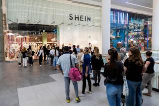 Znana sieć wchodzi do Polski. Tłumy na otwarciu pierwszego sklepu SHEIN w Warszawie