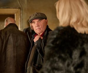 Na Wspólnej odc. 4042. Dana (Beata Zarembianka), Hebel (Tadeusz Huk), Zawias (Sławomir Sulej)