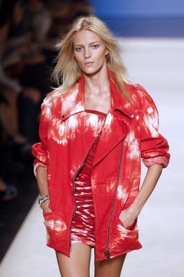 Polskie modelki na wybiegu - Paryski Tydzień Mody. Anja Rubik