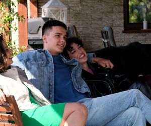 M jak miłość odc. 1875. Janek Winiar (Jakub Sirko), Ania (Karolina Zawistowska), Daria (Aleksandra Kołtuniak)