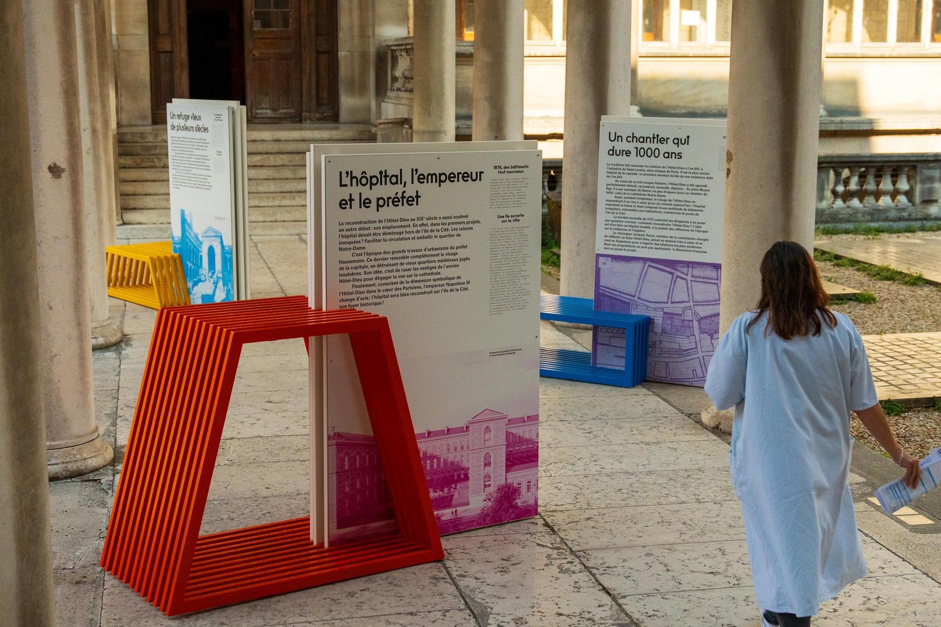 Instalacja Izabeli Bołoz na dziedzińcu paryskiego Hôtel-Dieu