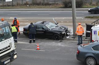 BMW wjechało w przystanek tramwajowy na ul. Gdańskiej