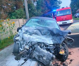 Śmiertelny wypadek pod Krotoszynem. Peugeot 31-latki i 80-latki stanął w płomieniach [ZDJĘCIA].