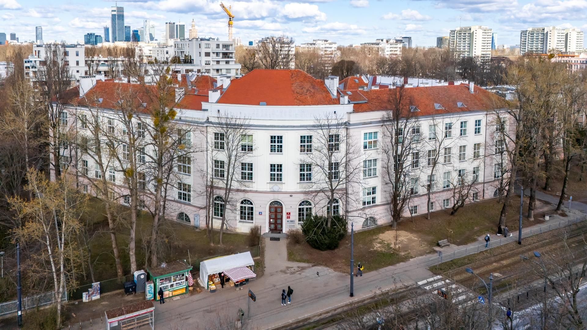 Gmach Szkoły Głównej Gospodarstwa Wiejskiego przy ul. Rakowieckiej 30 w Warszawie