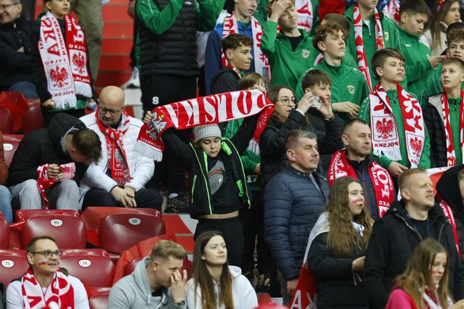 Kibice wspierają Polskę w meczu z Litwą. Zobacz zdjęcia