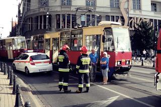 Zderzenie dwóch tramwajów w centrum Bydgoszczy! [ZDJĘCIA]