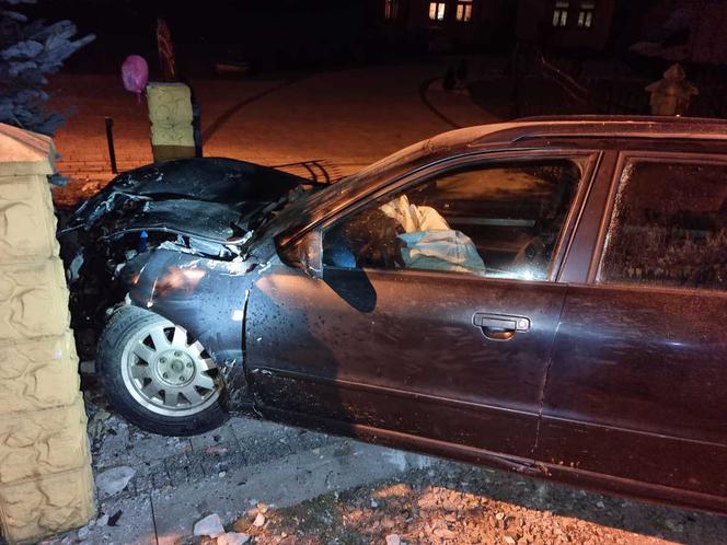 W Haczowie 20-latek rozbił auto na betonowym przepuście. Był pijany 