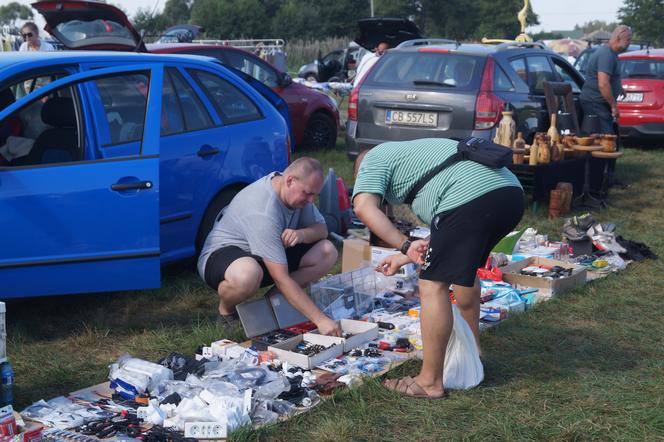  Pchli targ, czyli wyprzedaż garażowa w podbydgoskich Przyłękach [ZDJĘCIA]