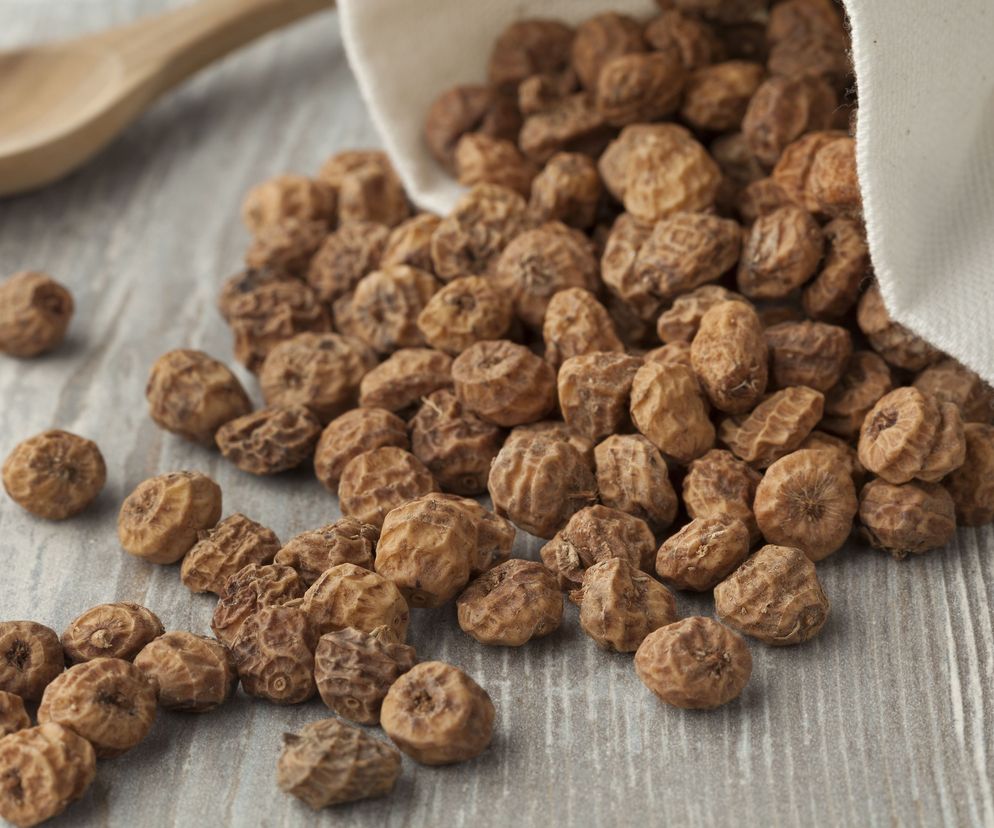 Orzechy tygrysie mogą być jedzone jako przekąska lub prażone z cukrem.