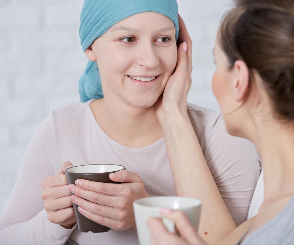 Alkohol zwiększa ryzyko raka jelita grubego. Prosty zwyczaj z dzieciństwa może cię ochronić