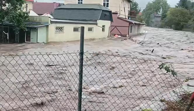 Lądek Zdrój i Stronie Śląskie zalewa woda. Dramatyczna sytuacja mieszkańców 