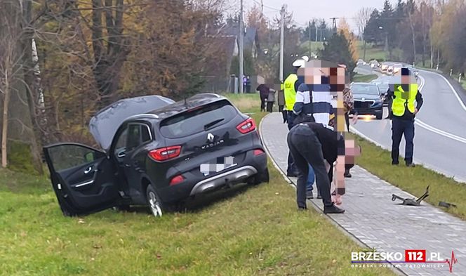 Groźny wypadek na DK 75 w Gnojniku. Motocyklista zderzył się z osobówką