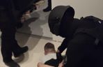Łódzka policja rozbiła grupę handlującą dopalaczami. Wśród zatrzymanych pseudokibice