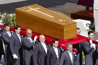 Dlaczego pochówek papieża Franciszka nie będzie transmitowany? Wskazano powód