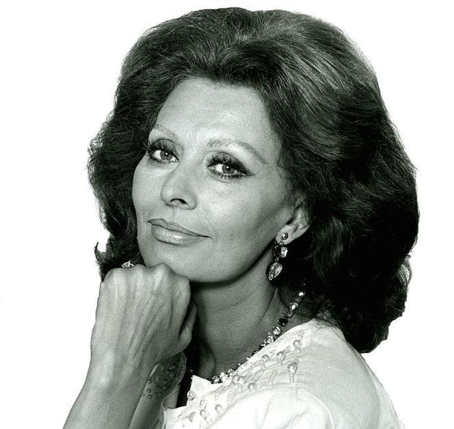 "Wczoraj, dziś, jutro" (na zdjęciu Sofia Loren)