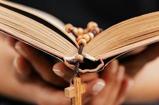 Jakie prezenty Polacy wręczają swoim bliskim z okazji komunii i ślubów?