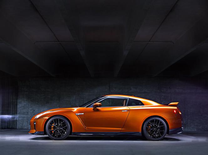 Nissan GT-R lifting 2017