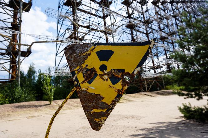 Rosyjskie pociski trafiły w składowisko odpadów radioaktywnych. Jest zagrożenie dla Polski? 