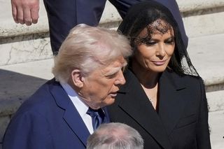 Donald Trump tuż przed pogrzebem papieża Franciszka podszedł do trumny. Co się stało?