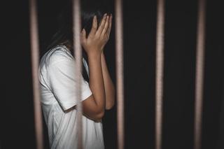 Horror w areszcie za rzekomy gwałt. Nikt nawet nie zbadał córki, która oskarżyła matkę o straszne rzeczy 