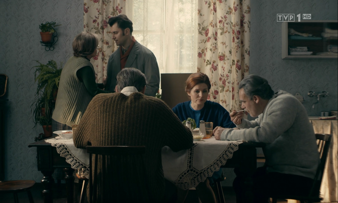 Stulecie Winnych 4, odc. 43: Andzia (Barbara Wypych), Benek ((Bartłomiej Kotschedoff), Ania (Urszula Grabowska)