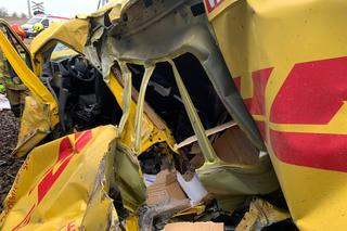 Groźny wypadek koło Łasku. Zderzenie samochodu dostawczego z pociągiem