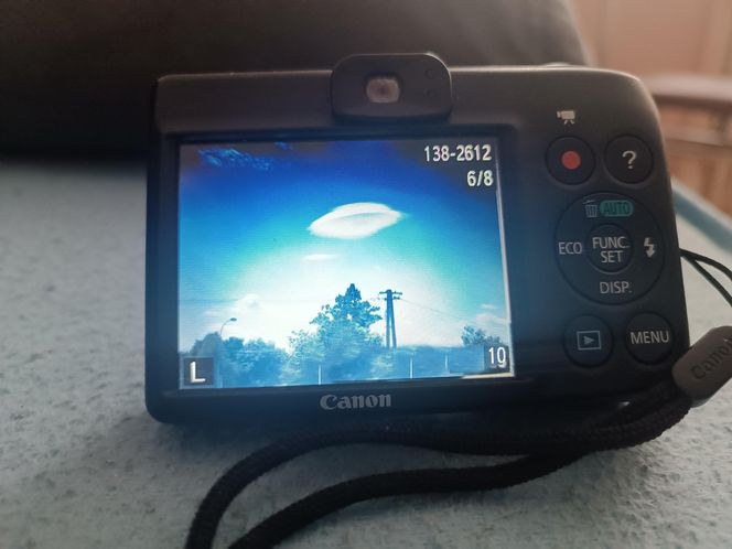 O krok od tragedii na Mazowszu. Roman wypadł z drogi, bo fotografował chmurę w kształcie UFO