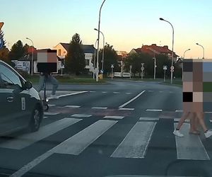 Groza na pasach! Ominął auto i wjechał w człowieka na hulajnodze