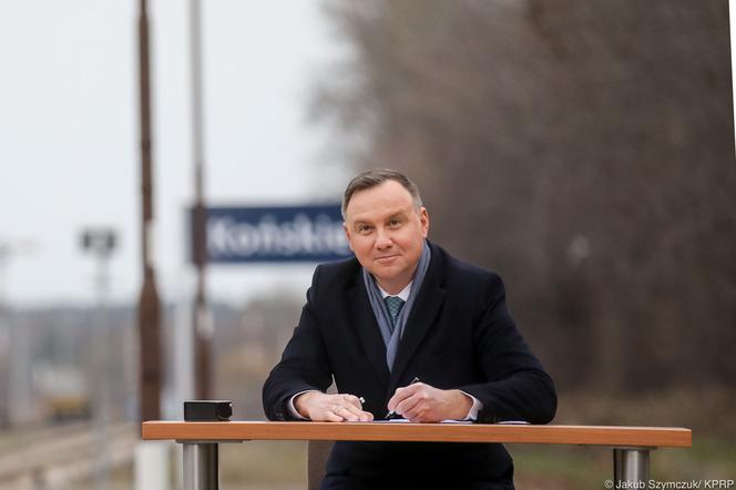 Prezydent Andrzej Duda w Końskich. Podpisał WAŻNĄ ustawę! [ZDJĘCIA]