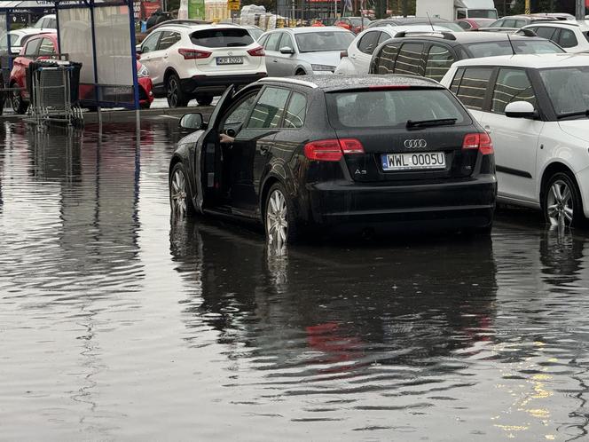 Potężna nawałnica nad Warszawą. Spadły hektolitry deszczu!