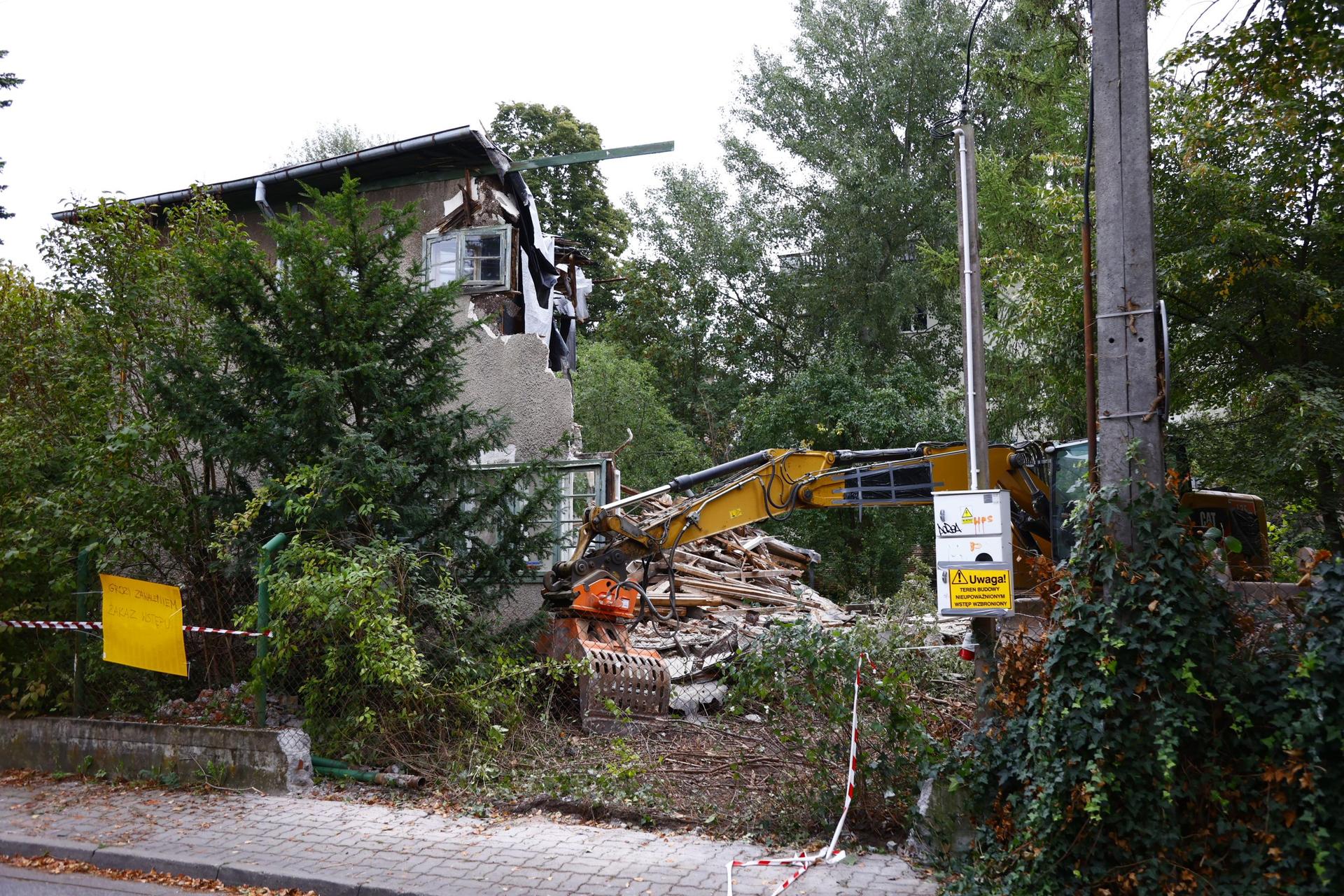 Rozbiórka domu przy Grębałowskiej w Warszawie