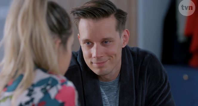 Na Wspólnej odc. 4045. Darek Żbik (Michał Mikołajczak), Kasia (Julia Chatys)