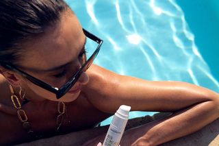 Tarcza przed promieniami UVA/UVB – naturalna pielęgnacja, która wyrównuje koloryt, chroni i karmi skórę.