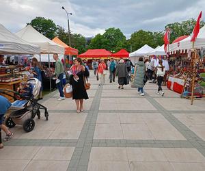 Stoiska wystawców podczas Jarmarku św. Stanisława można odwiedzać w godz. 10.00-18.00 w dn. 10 i 11 maja