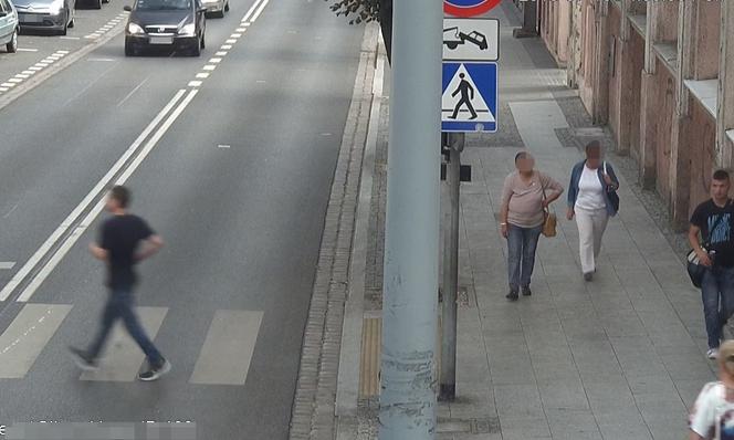 Wyrwał z ręki 11-letniego dziecka telefon. Złodziej jest poszukiwany przez grudziądzką policję! [ZDJĘCIA]