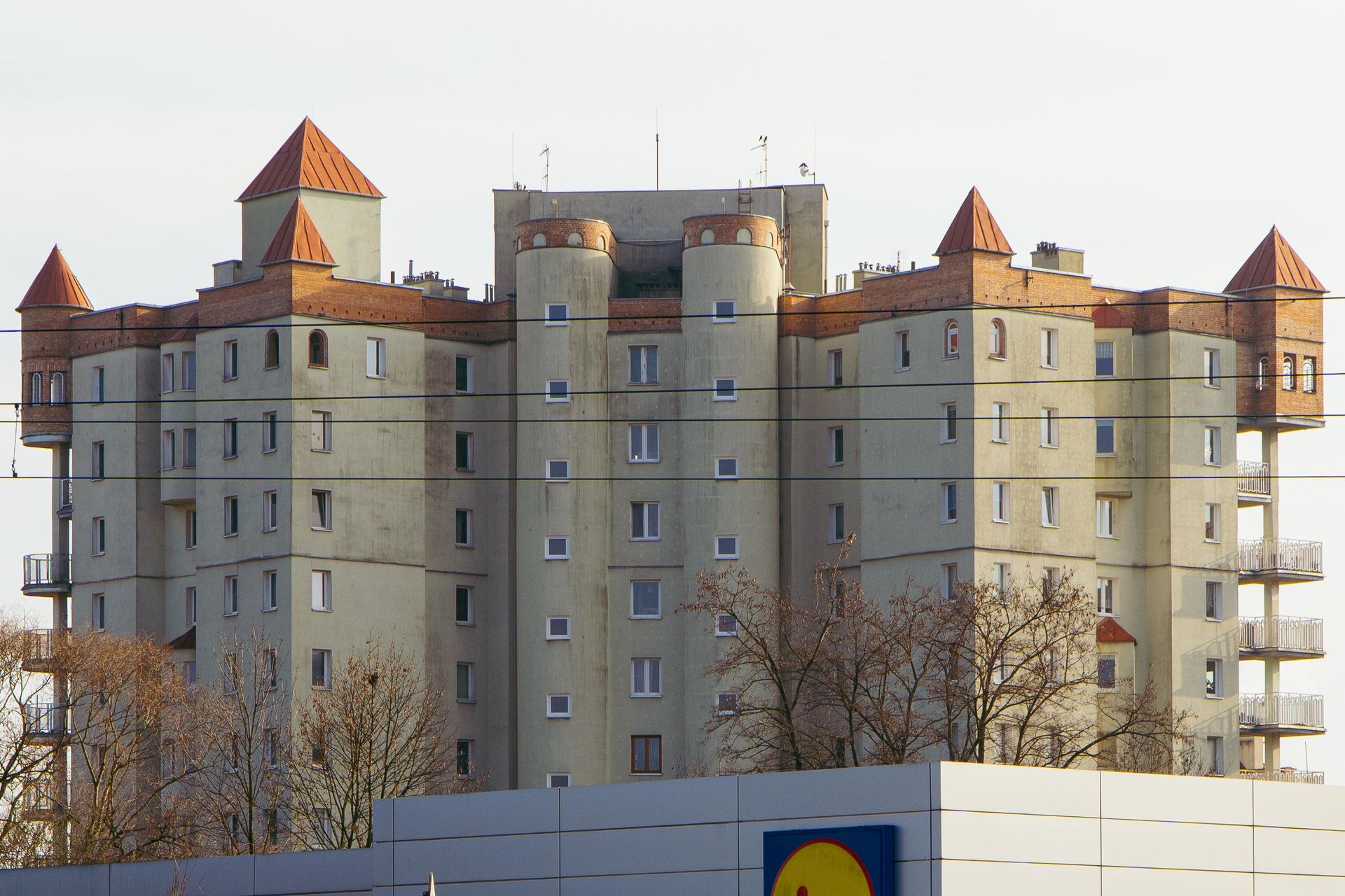 Blok-zamek w Krakowie - zdjęcia. Zobacz Wawel z wielkiej płyty