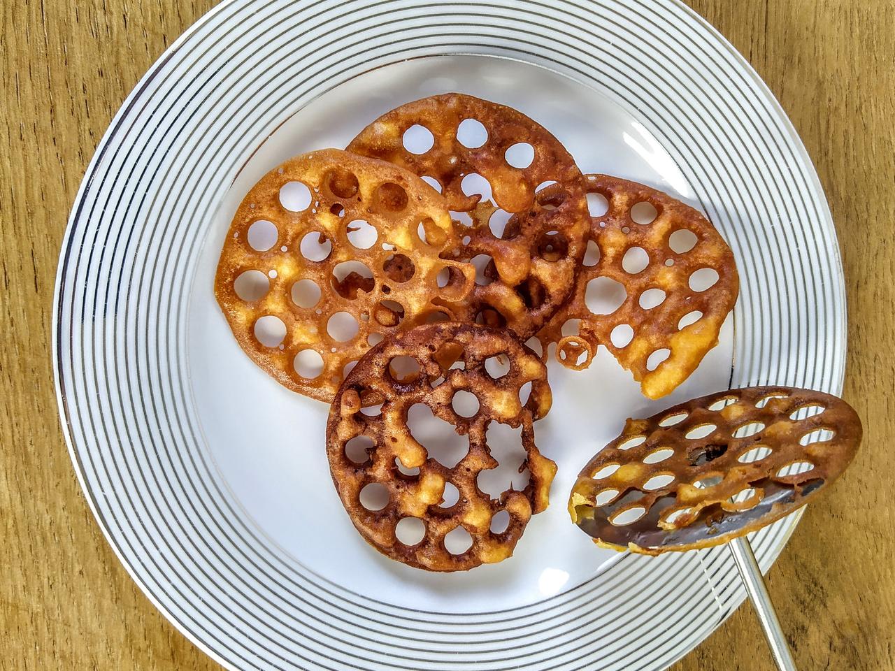 Sprawdziliśmy genialny przepis na faworki z tłuczka do ziemniaków. Łatwo nie było