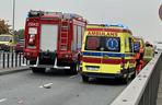 Wypadek na S8 w Warszawie, są ranni. Samochód dachował