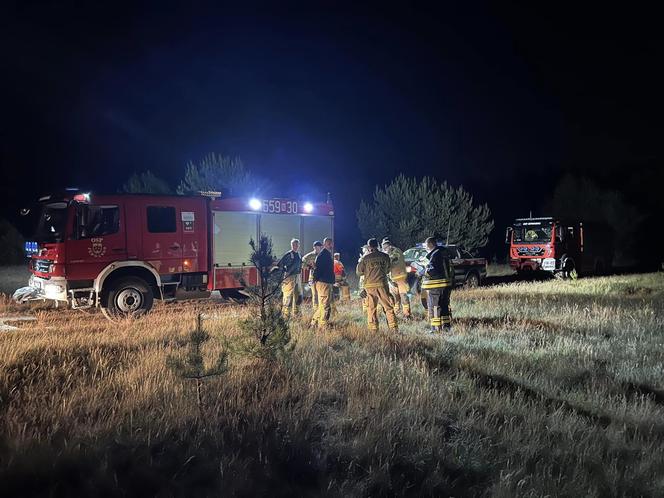 Tajemniczy obiekt spadł na poligonie pod Szczytnem? Nocna akcja policji i strażaków