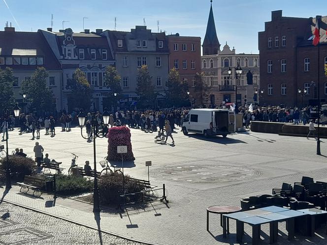 Demonstracja pod Sądem Rejonowym w Środzie Wielkopolskiej! "Elena wróć! 