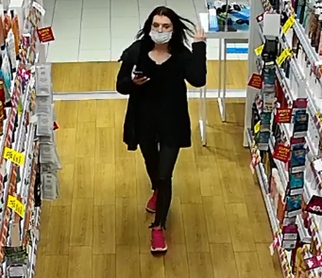 Kradzież doskonała? W taki sposób para z Gliwic wyniosła z drogerii cenne kosmetyki. Nagranie szokuje [WIDEO]
