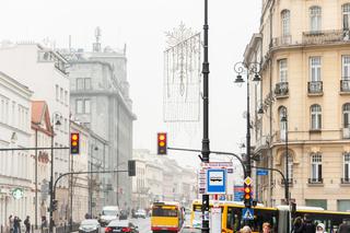 Trwa montaż iluminacji świątecznych w Warszawie [ZDJĘCIA]