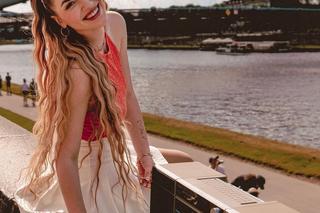 Kim jest Julia Żugaj? 23-latkę śledzą w sieci miliony osób. Młoda Polka podbija internet