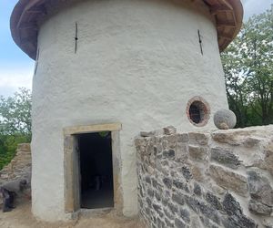 Baszta w Nowych Kicharach (gm. Dwikozy) w trakcie remontu