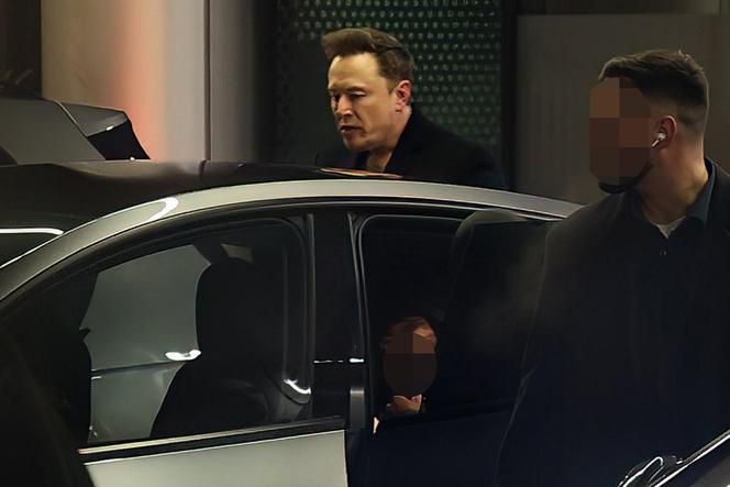 Elon Musk w Polsce. Przyleciał z synkiem 